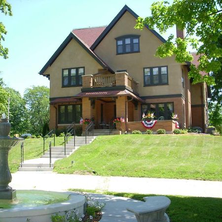 Westphal Mansion Inn Bed & Breakfast Hartford ภายนอก รูปภาพ