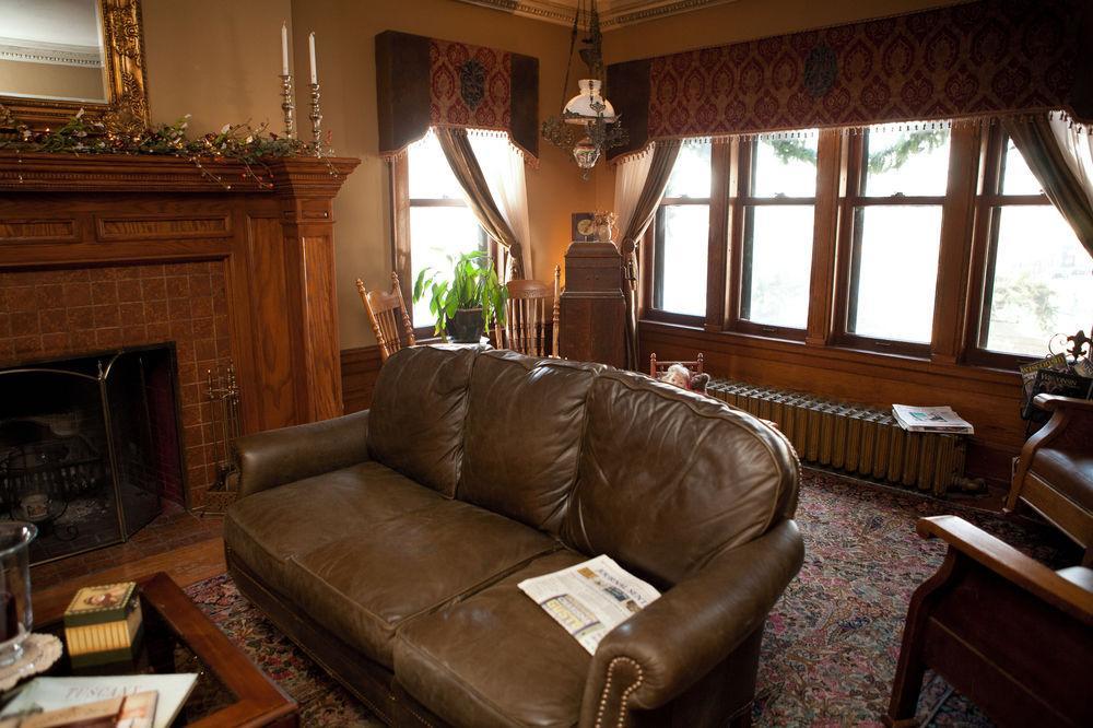 Westphal Mansion Inn Bed & Breakfast Hartford ภายนอก รูปภาพ