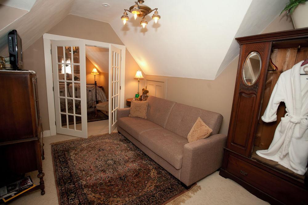 Westphal Mansion Inn Bed & Breakfast Hartford ภายนอก รูปภาพ