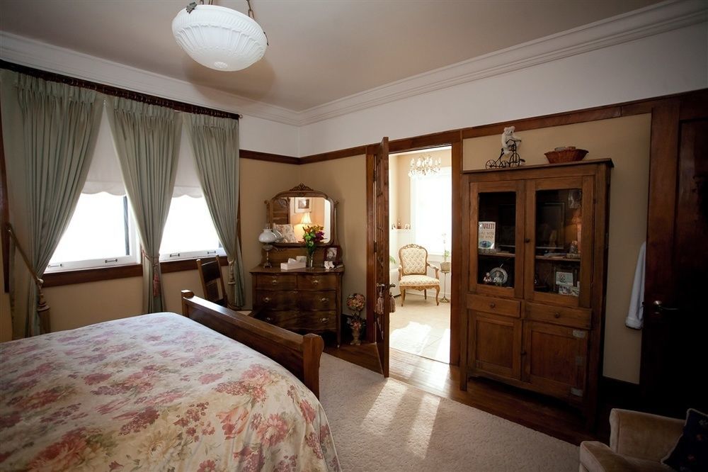 Westphal Mansion Inn Bed & Breakfast Hartford ภายนอก รูปภาพ