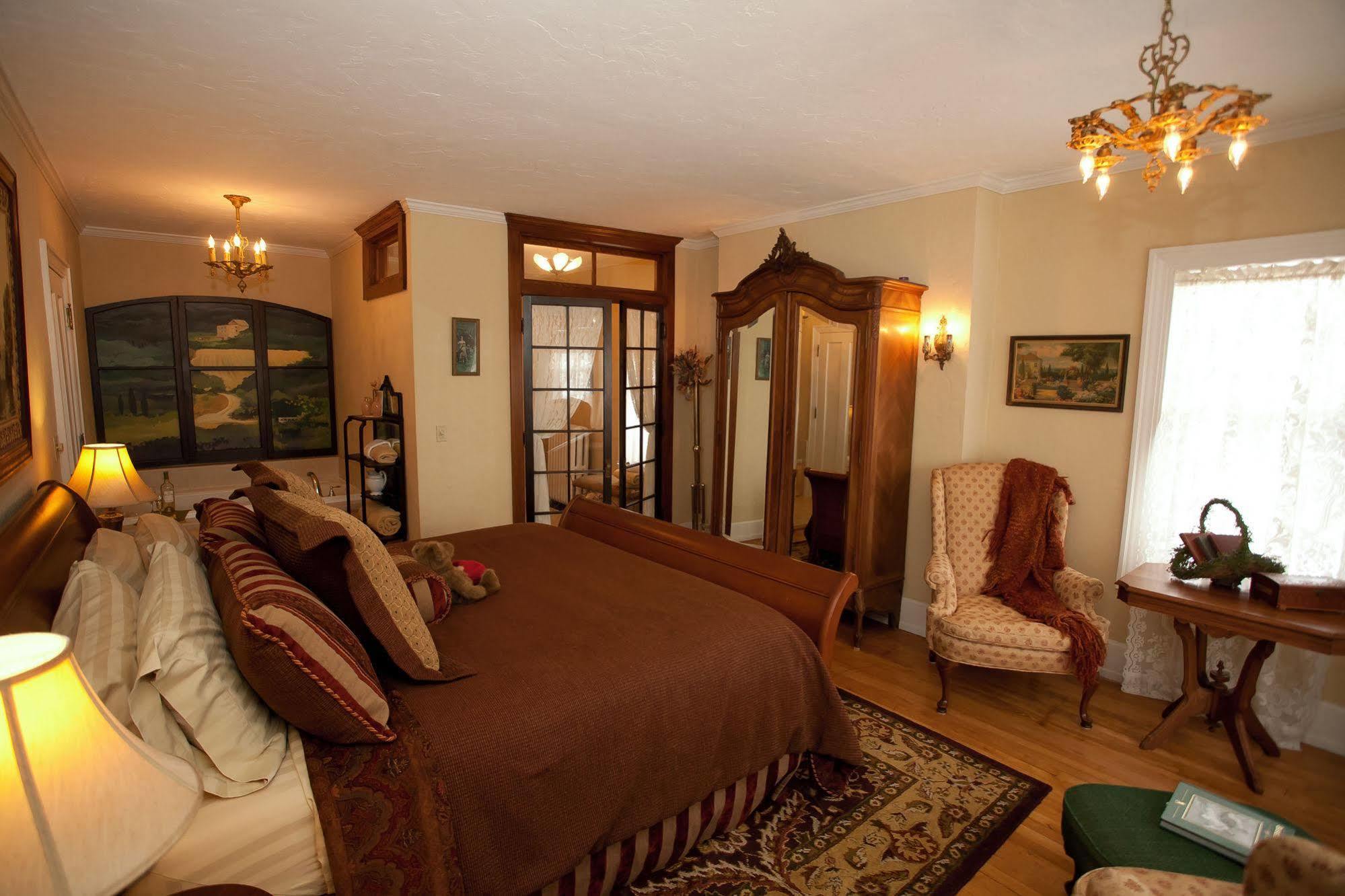 Westphal Mansion Inn Bed & Breakfast Hartford ภายนอก รูปภาพ