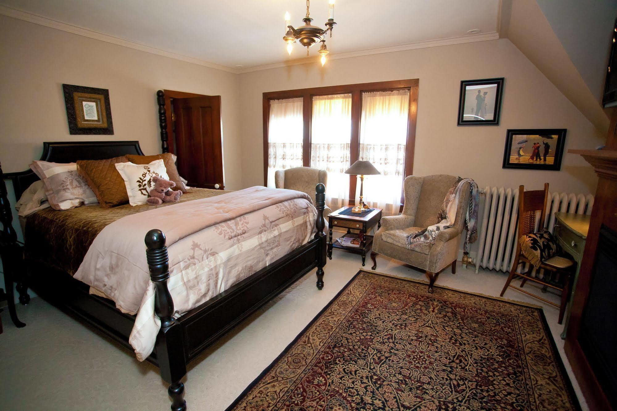 Westphal Mansion Inn Bed & Breakfast Hartford ภายนอก รูปภาพ