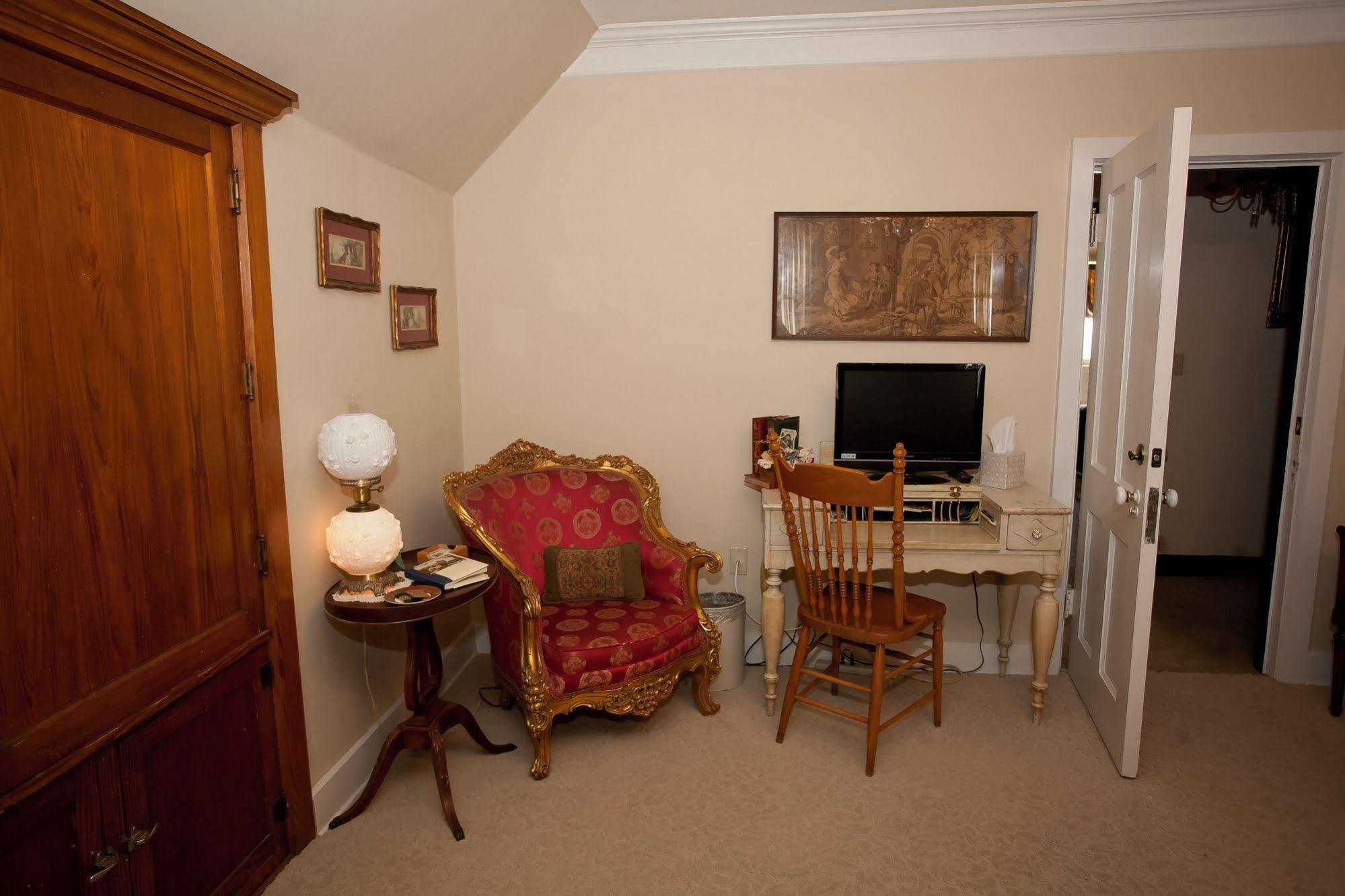 Westphal Mansion Inn Bed & Breakfast Hartford ภายนอก รูปภาพ