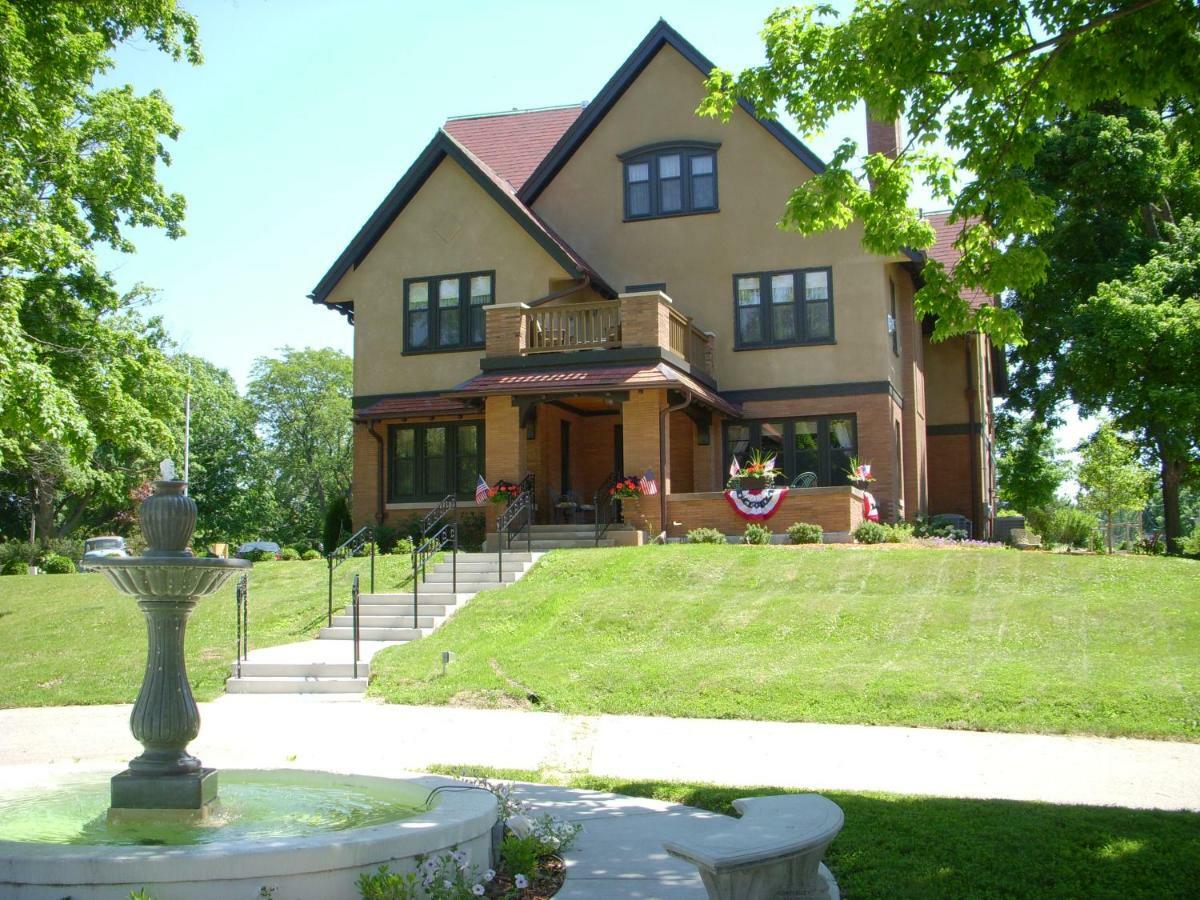 Westphal Mansion Inn Bed & Breakfast Hartford ภายนอก รูปภาพ
