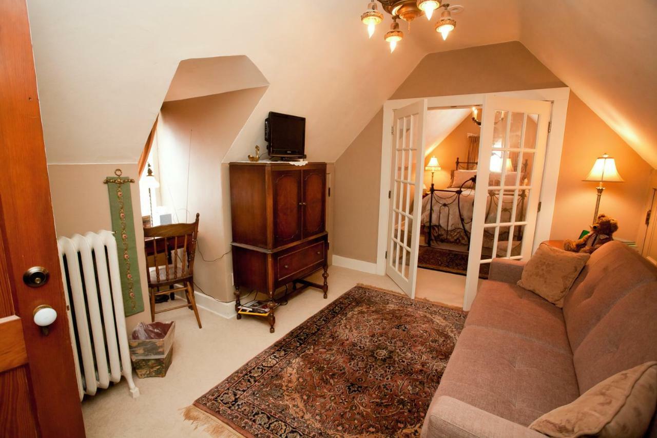 Westphal Mansion Inn Bed & Breakfast Hartford ภายนอก รูปภาพ