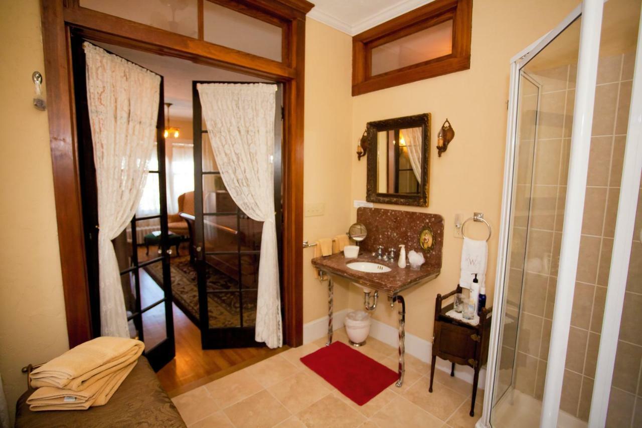 Westphal Mansion Inn Bed & Breakfast Hartford ภายนอก รูปภาพ