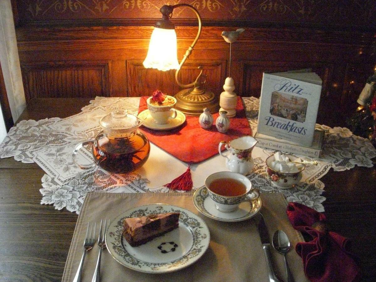 Westphal Mansion Inn Bed & Breakfast Hartford ภายนอก รูปภาพ