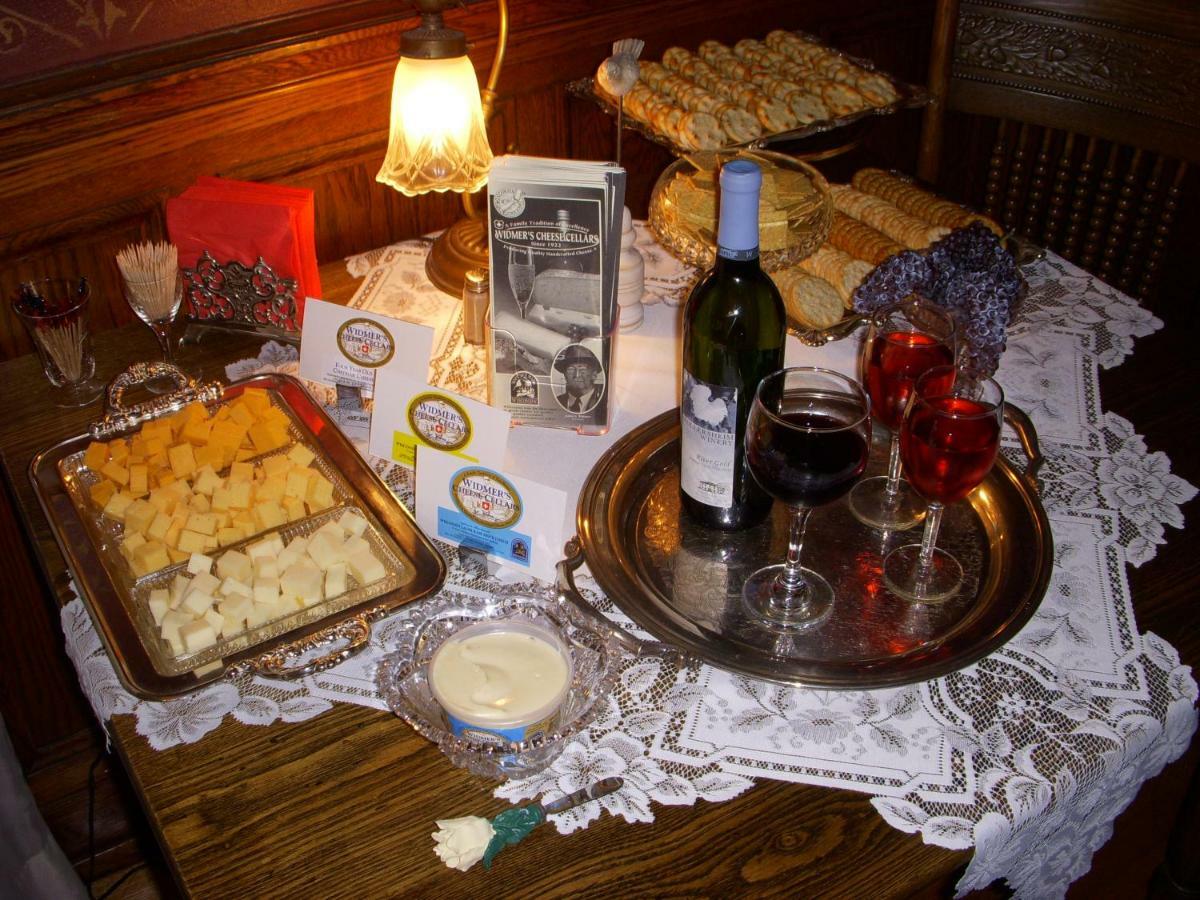 Westphal Mansion Inn Bed & Breakfast Hartford ภายนอก รูปภาพ