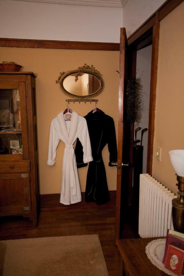 Westphal Mansion Inn Bed & Breakfast Hartford ภายนอก รูปภาพ
